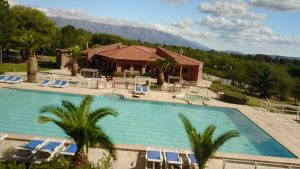 Hotel con Piscina y parque en Mina Clavero