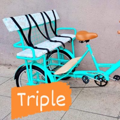 Bicicleta con asiento triple